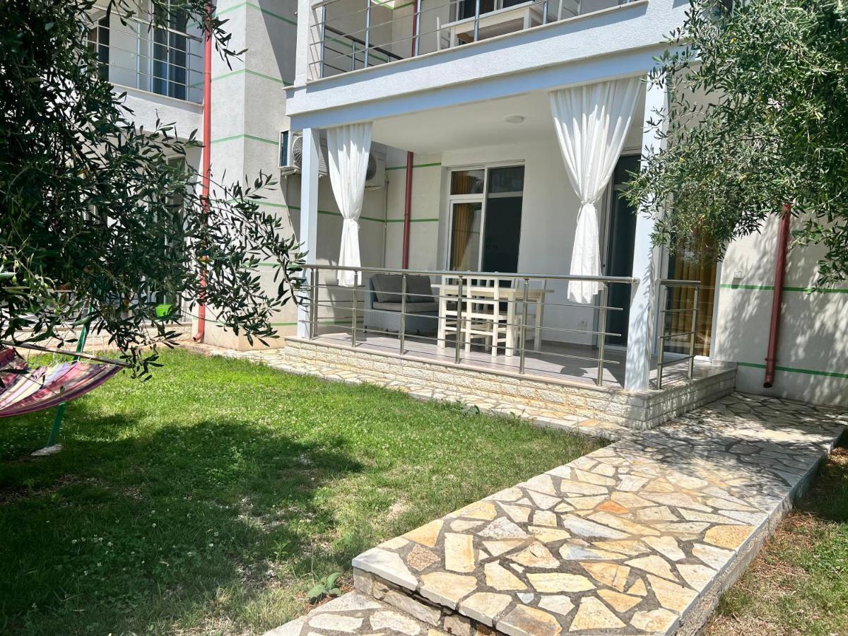 Aria Guest House Himare Exterior photo