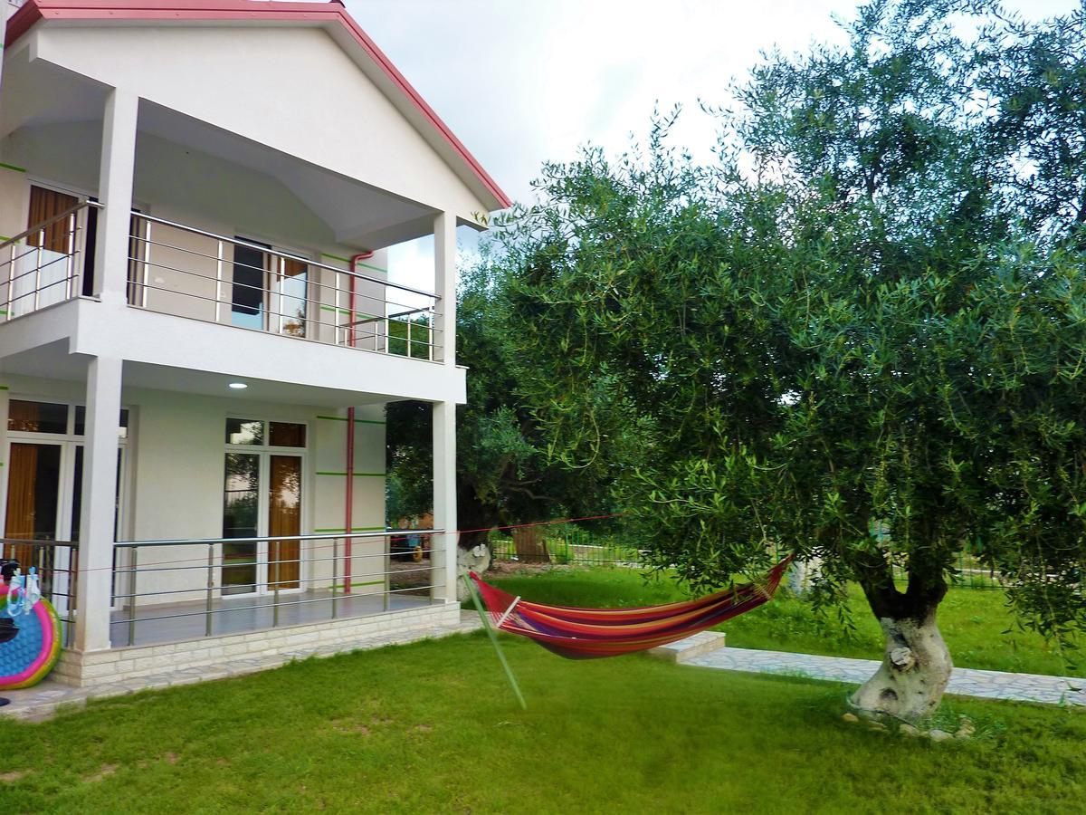 Aria Guest House Himare Exterior photo